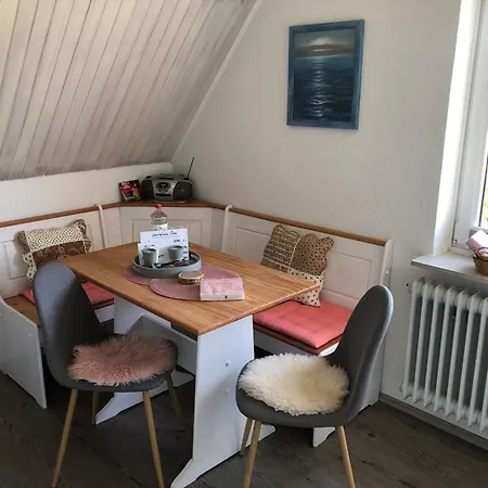 Apartamento Inselnest gemütliche Ferienwohnung mit Terrasse nahe